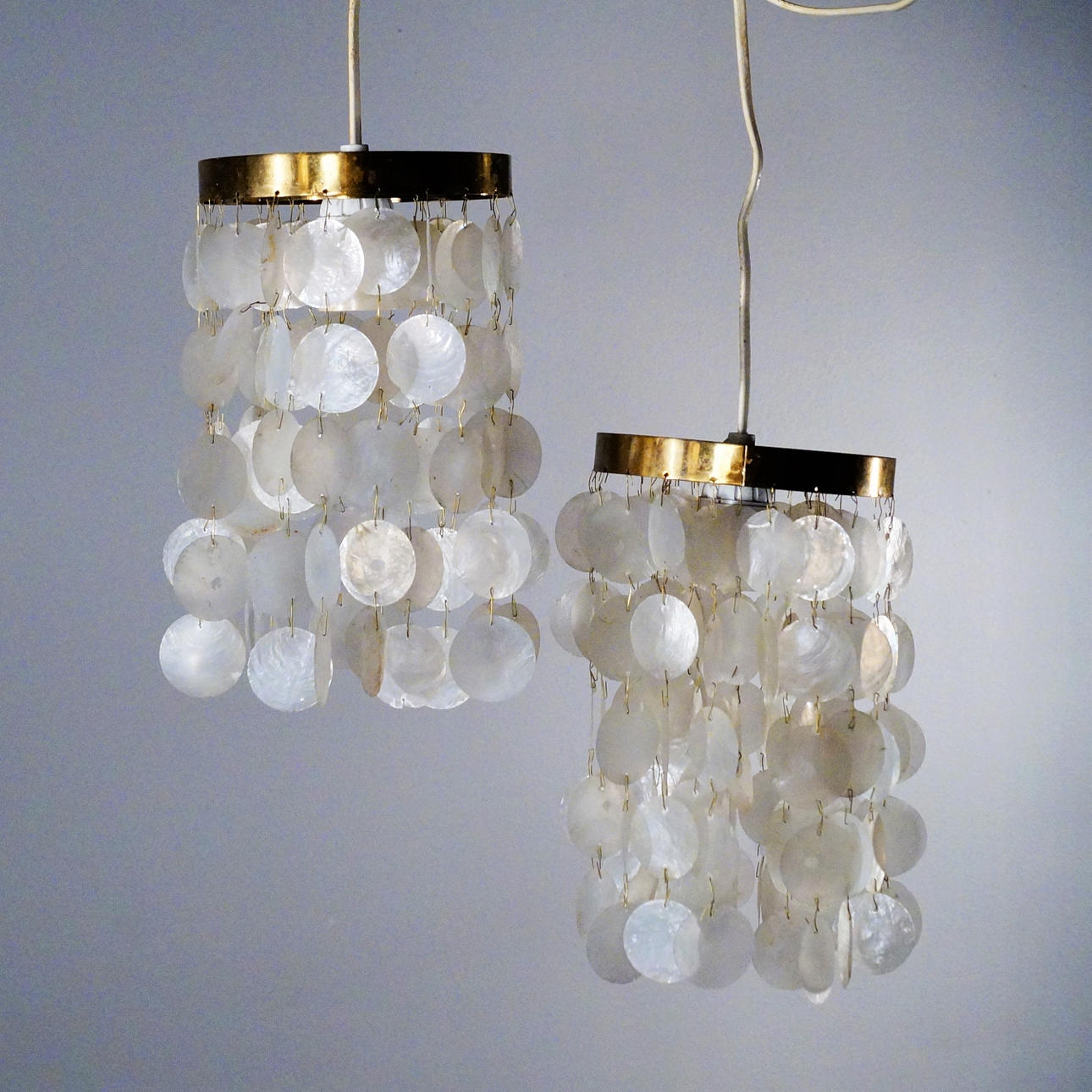 SNÄCKSKALSLAMPOR, ett par.