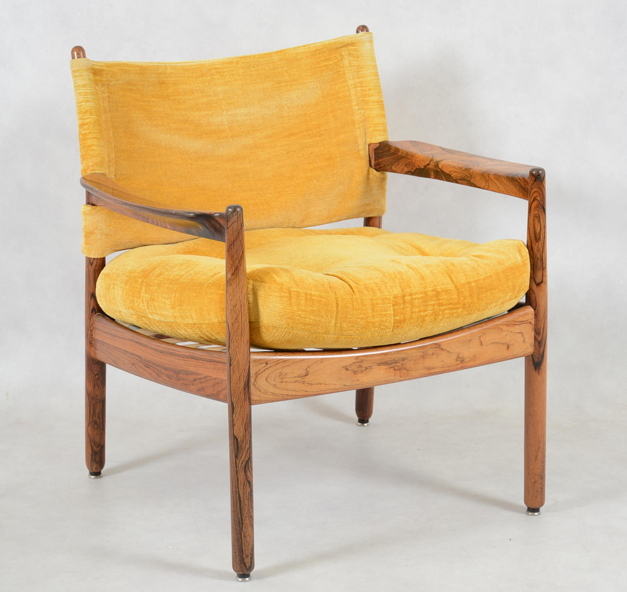 GUNNAR MYRSTRAND. Fåtölj för Källemo Möbelfabrik i Vaggeryd, modellen formgiven 1960.