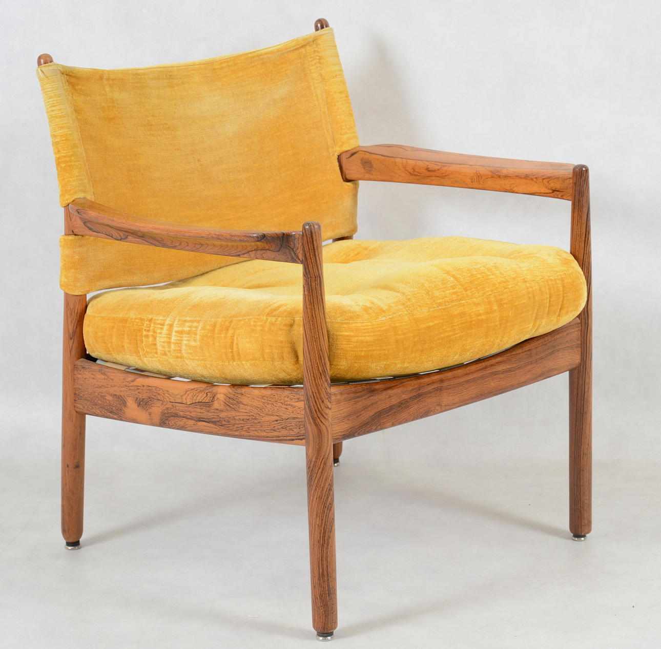 GUNNAR MYRSTRAND. Fåtölj för Källemo Möbelfabrik i Vaggeryd, modellen formgiven 1960.