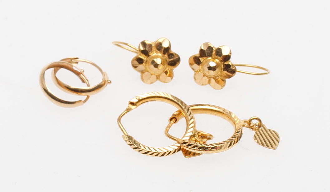 ÖRHÄNGEN 3par, 18k-21k, vikt ca 4 gram.