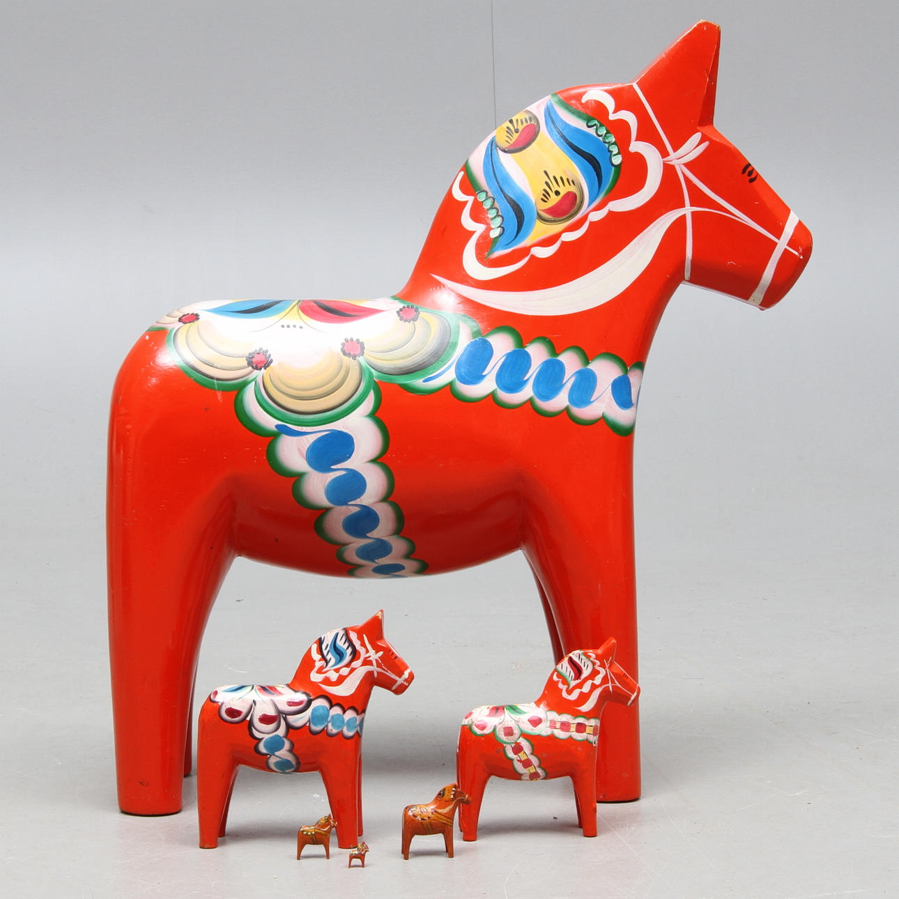 DALAHÄSTAR, 6 st, bemålat trä, 1900-tal.