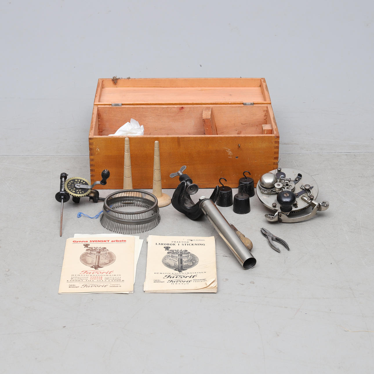 MÁQUINA DE TEJER CASERA, metal, Favorite, 1900.