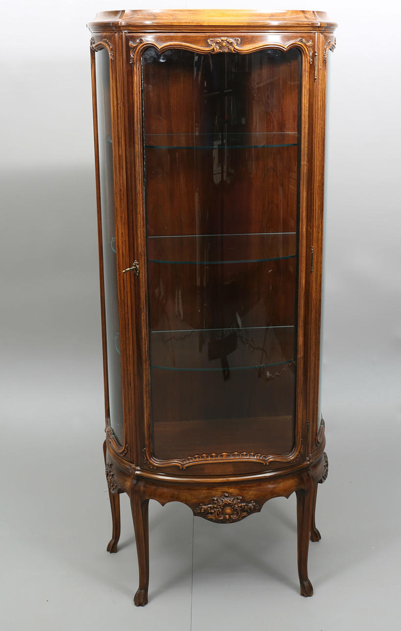 VITRINSKÅP, nyrokokostil, 1900-tal.