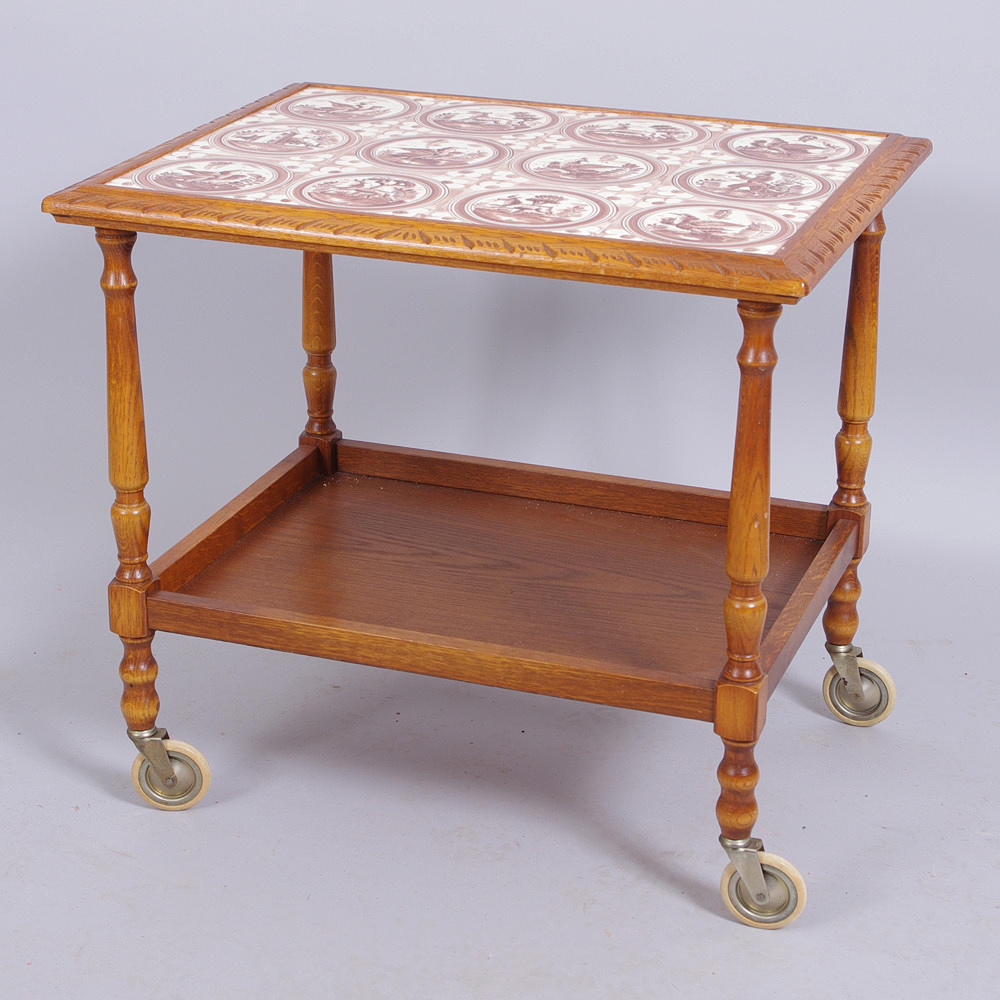 SERVERINGSVAGN, ek med kakelskivor.