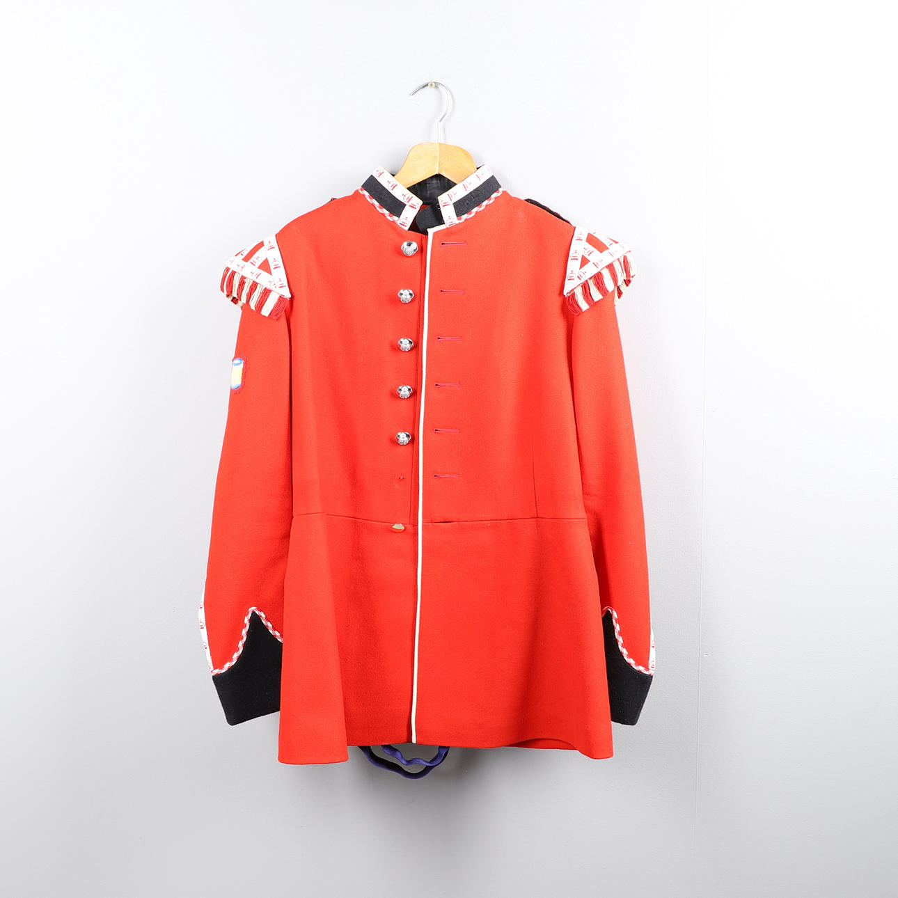 EN BANDSMAN TUNIKA OCH BYXOR.