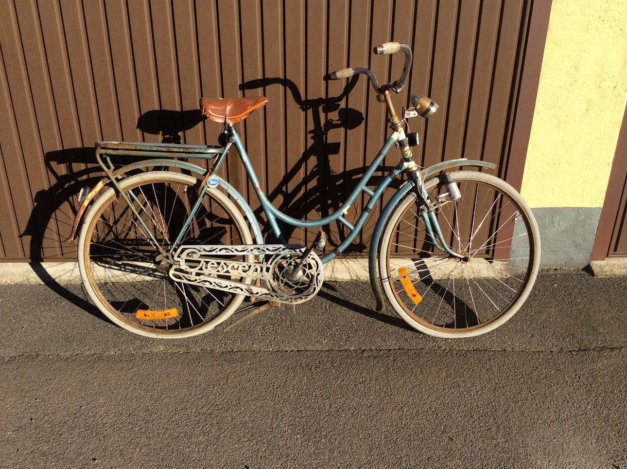 DAMCYKEL, Cresent.