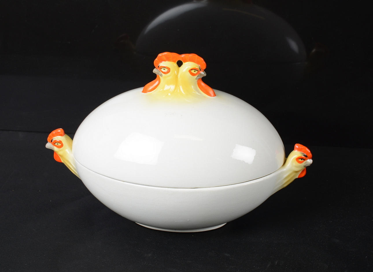 ÄGGHÖNA, porslin, Gustafsberg original, 1900-talets första hälft.