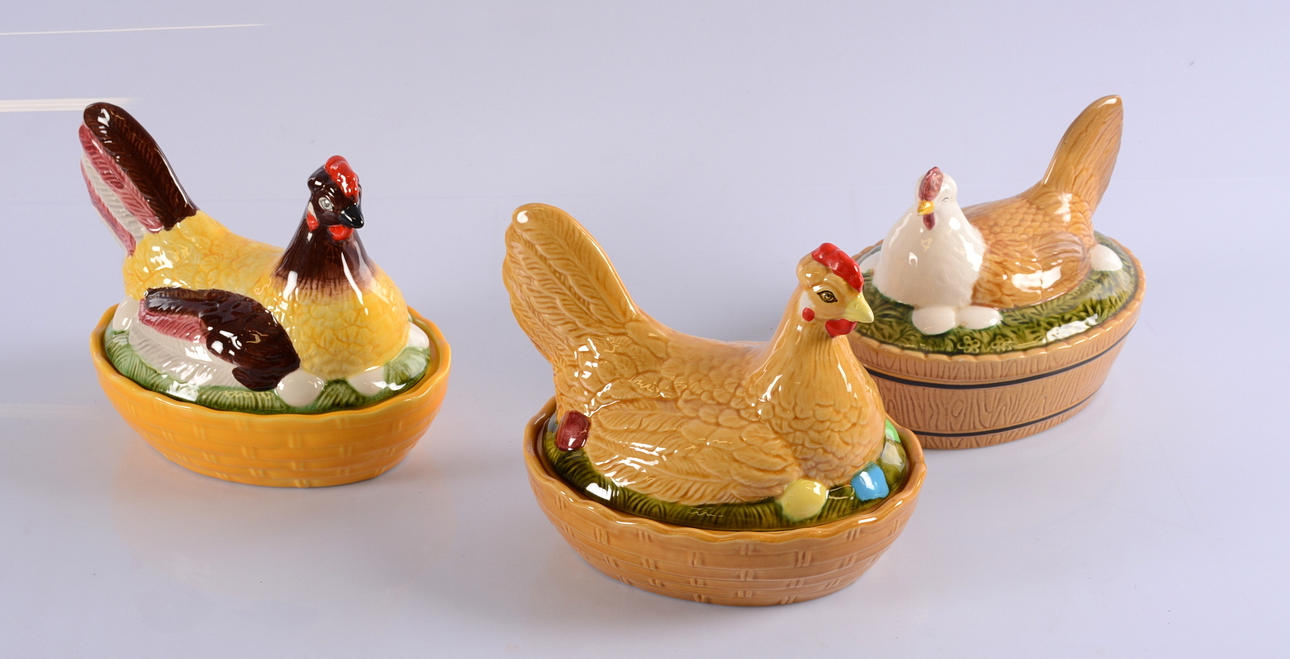 ÄGGHÖNOR, 3 stycken, porslin , 1900-tal.