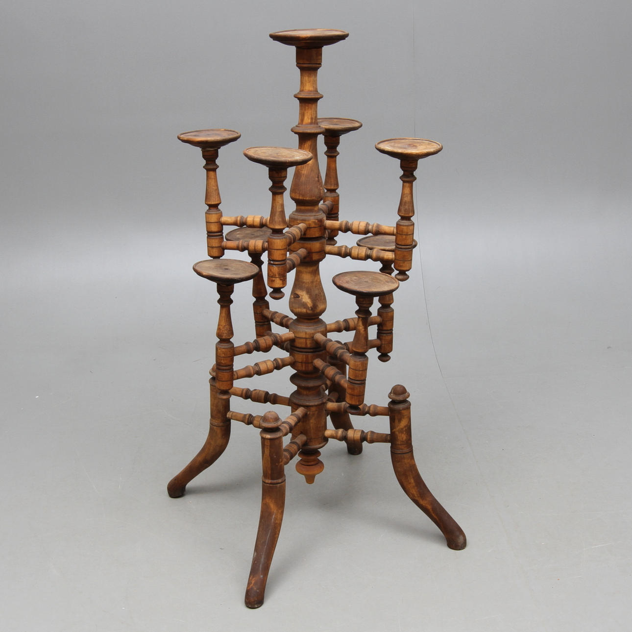 BLOMSTERPIEDESTAL, trä, omkring sekelskiftet 1900.