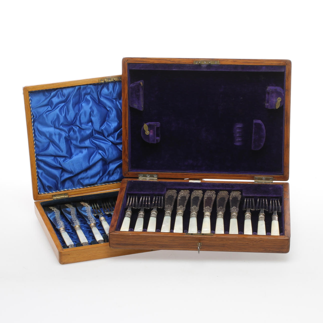 FISKBESTICK, i schatull, 12 + 12 delar, nysilver, England.