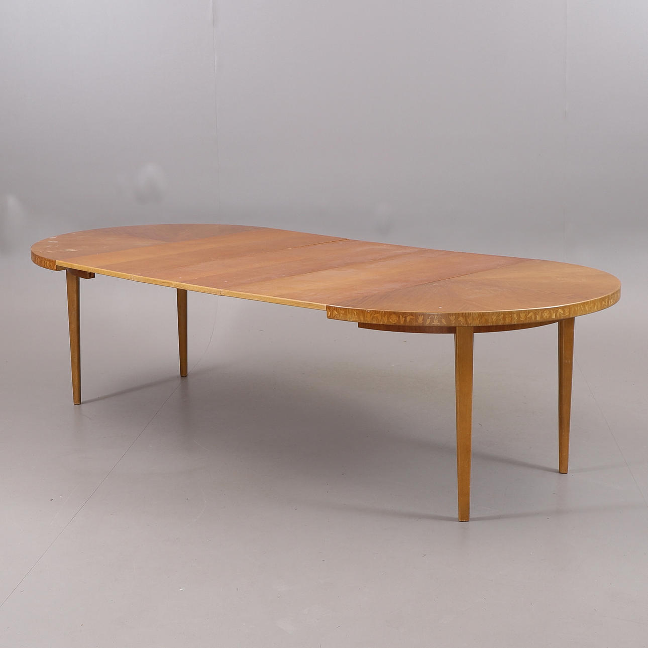 CARL MALMSTEN. Bord med intarsia, "Pyramid".