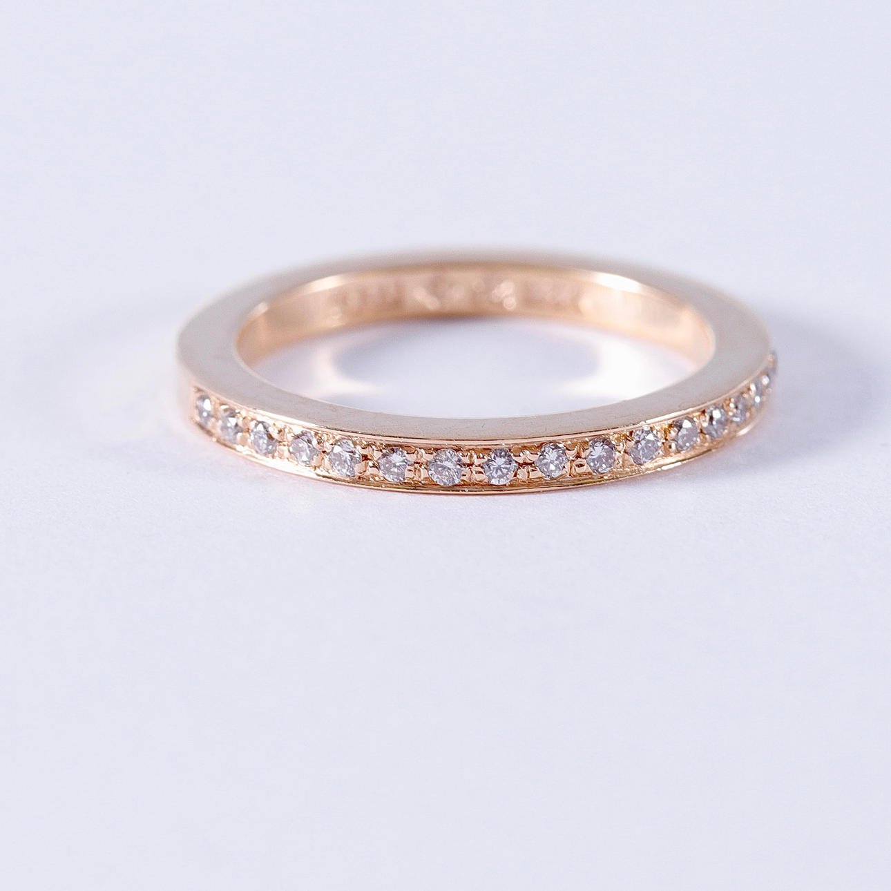 HALFALLIANS, yhteensä n. 0,20ct, 18K.