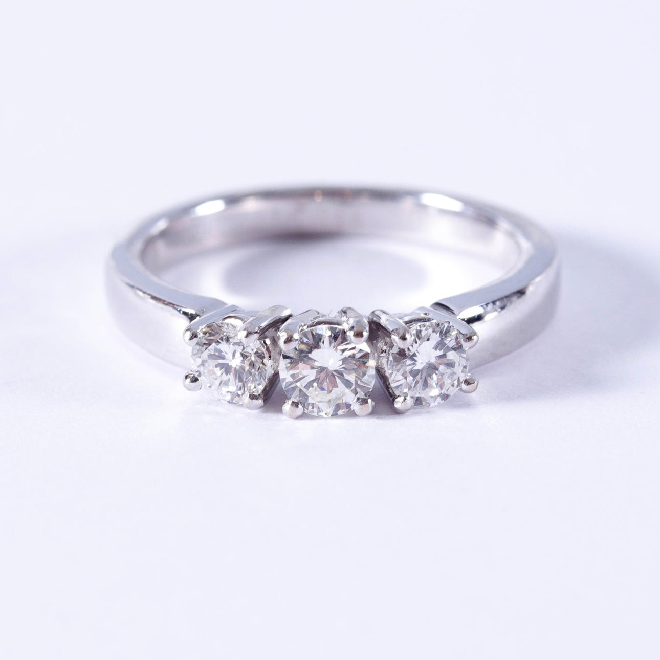 TRESTENS RING, ca 1 ct, hvidguld 18K.