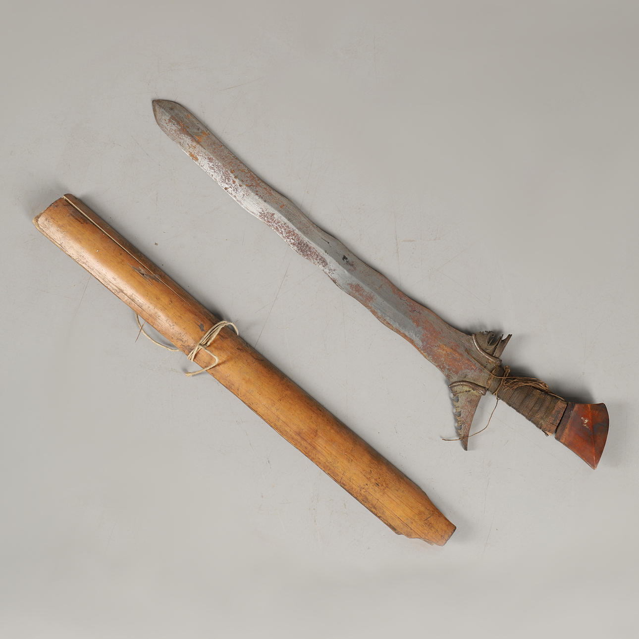 EN INDONESISK KRIS KNIV.