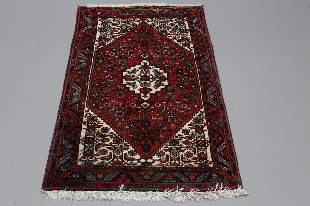 MATTA, orientalisk, 123 x 77 cm.