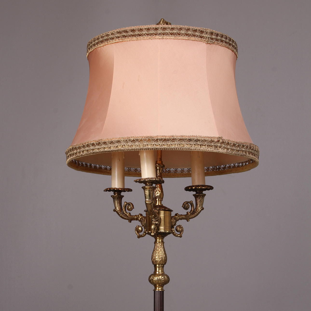 GOLVLAMPA, mässing, 1900-tal.