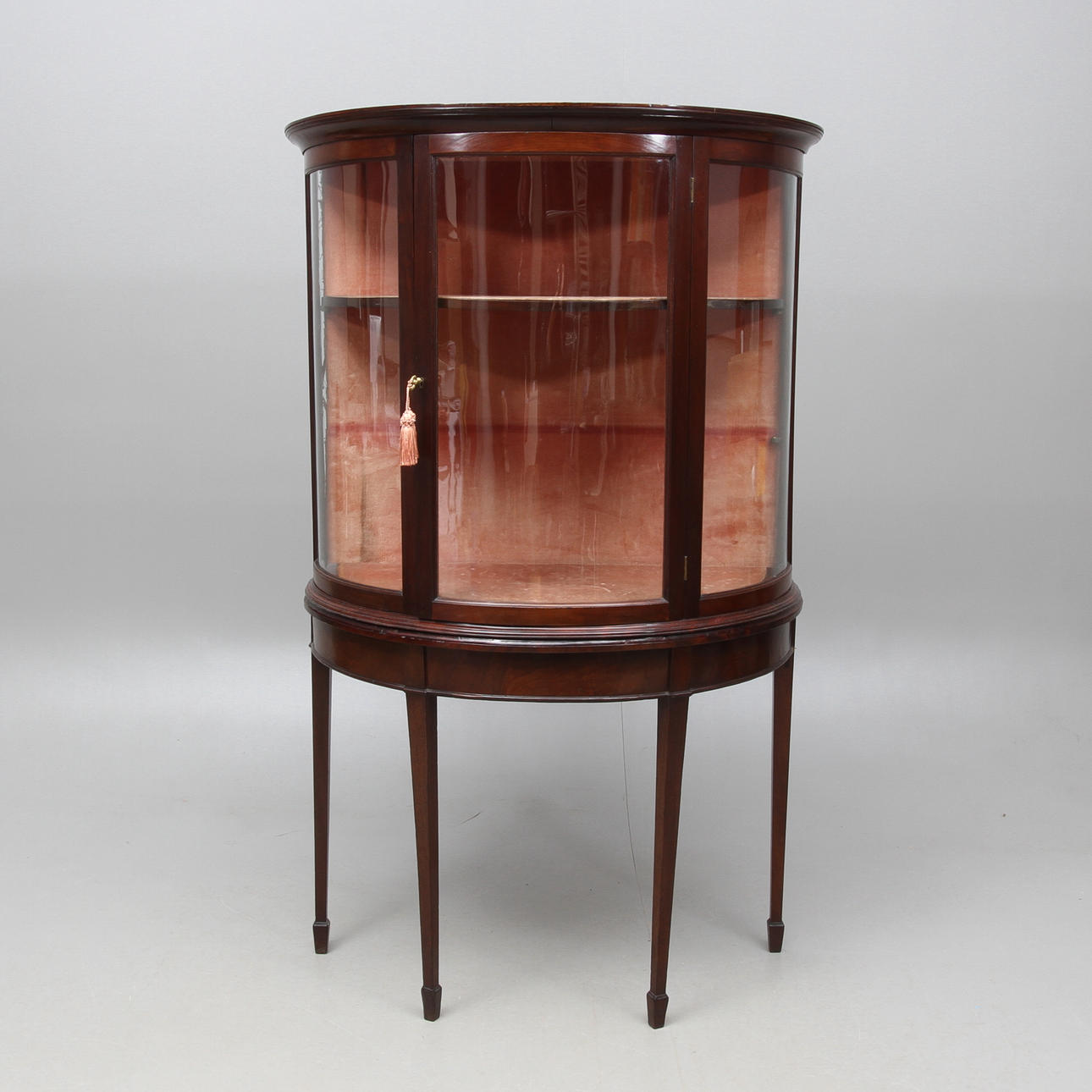 VITRINSKÅP, mahogny, England, omkring sekelskiftet 1900.