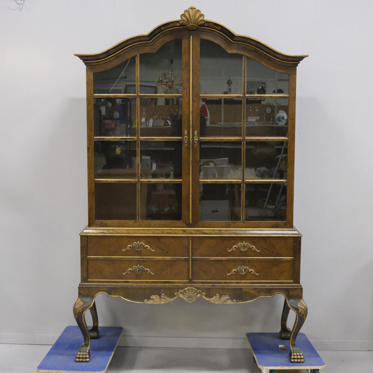 VITRINA, CHIPPENDALE.