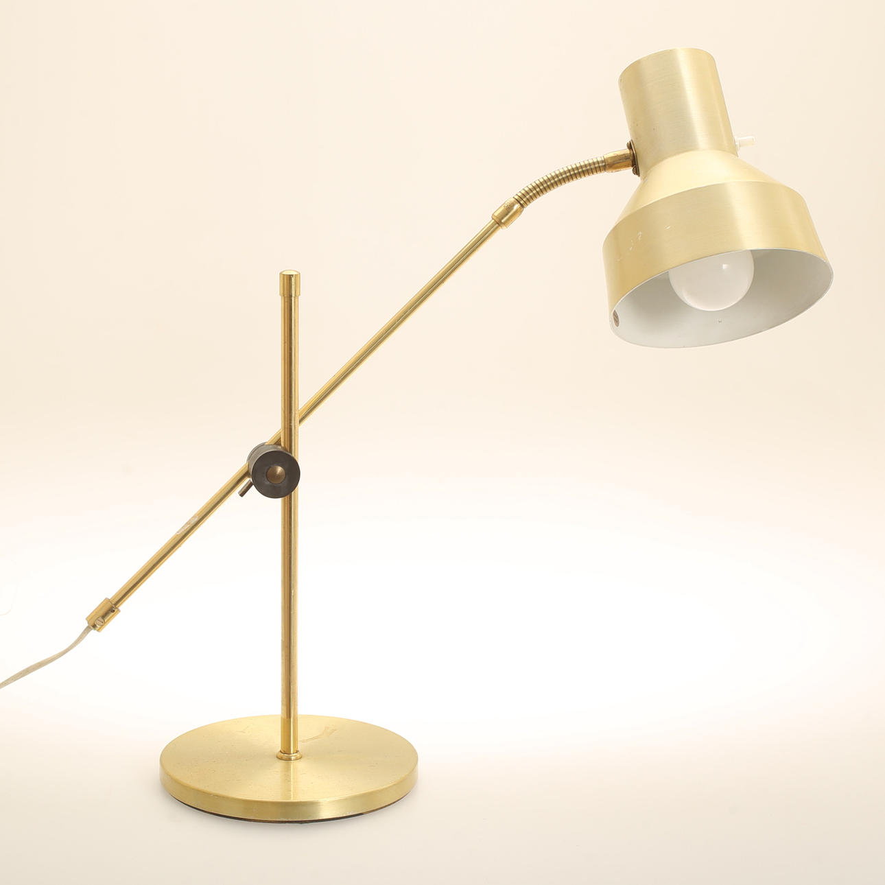 BORDSLAMPA, mässing, EWÅ, 1900-talets andra hälft.