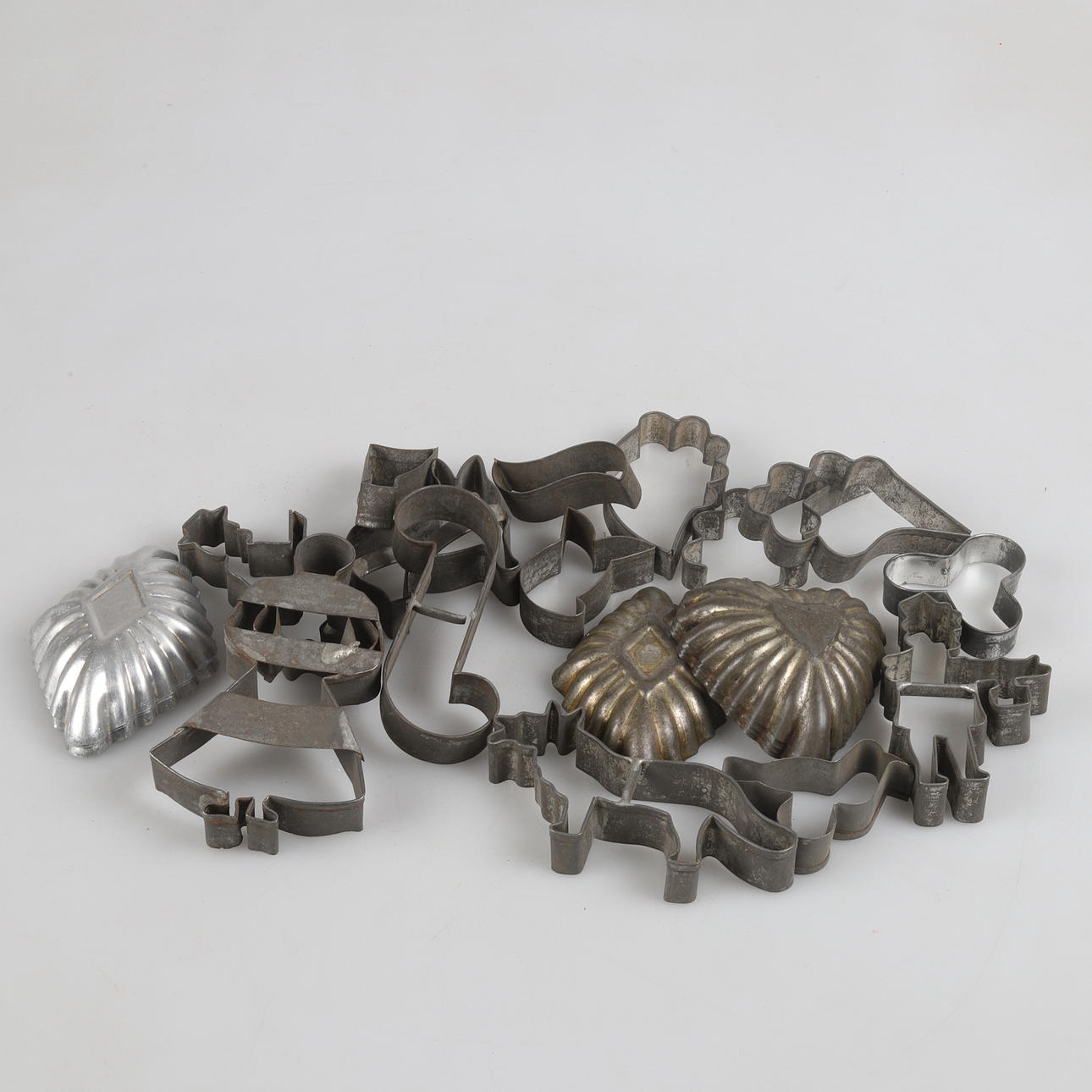 KAKFORMAR, 22 stycken äldre i metall.