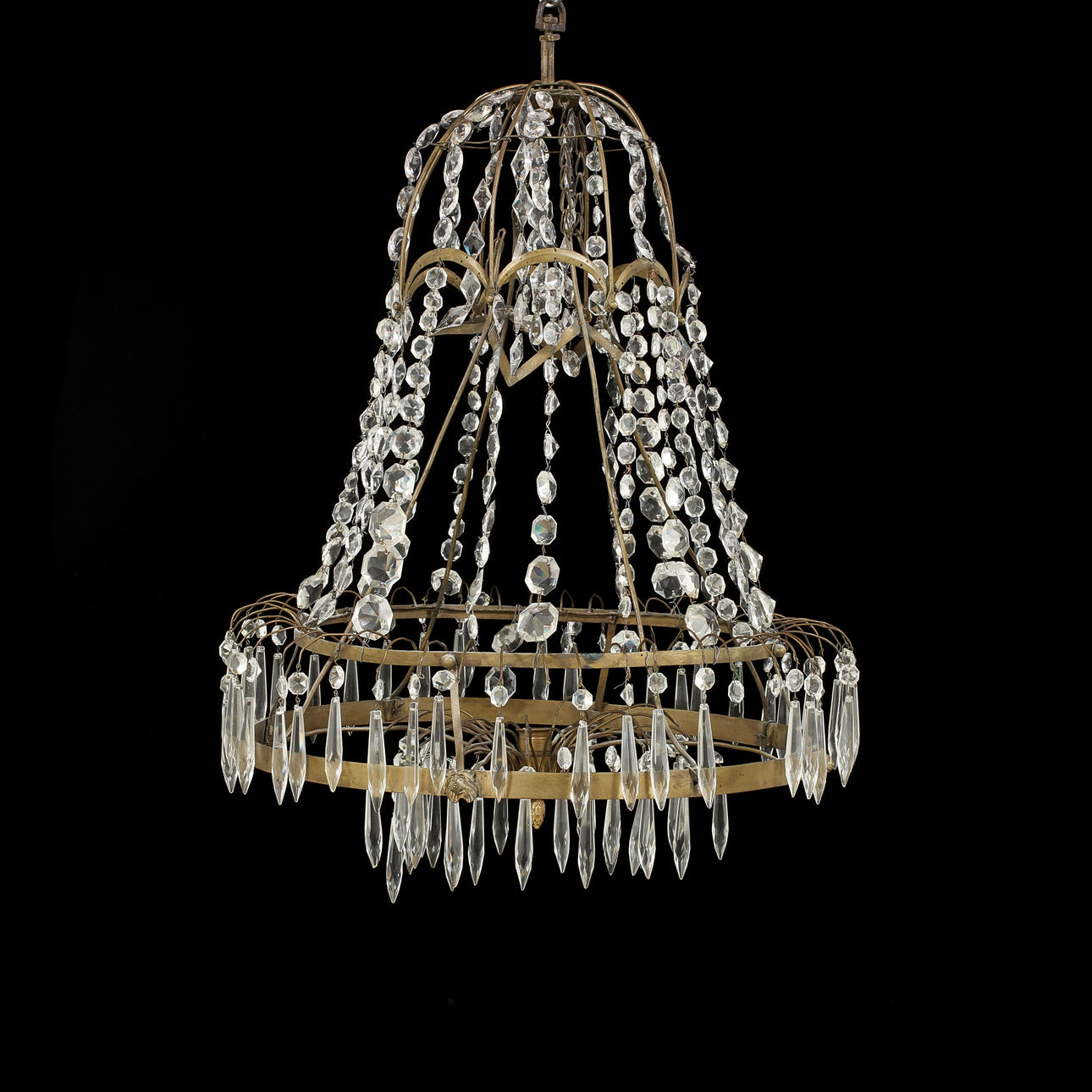 LJUSKRONA, 1800-tal, stomme i mässing behängd med prismor.