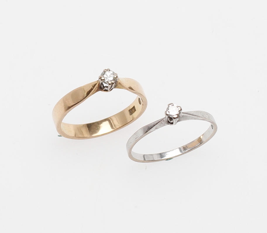 PRYDNADSRINGAR, 2st, 18k, vitguld och rödguld, briljanter, vikt ca 5,7gram.