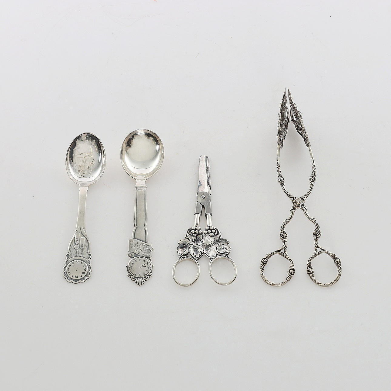 SØLVGENSTANDE, 4 dele, bl.a. dåbsske med Anders And, 1900-tallet.