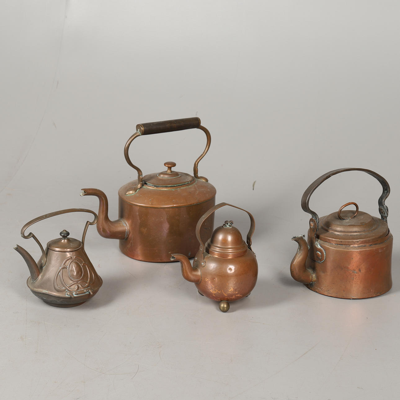 FYRA KOPPAR VATTENKOKARE.