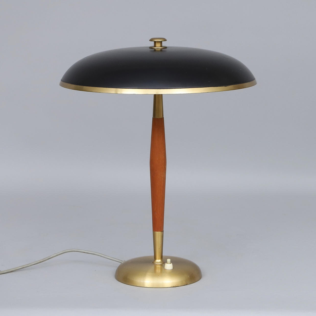 PÖYTÄVALAISIN, malli 8453, Boréns.