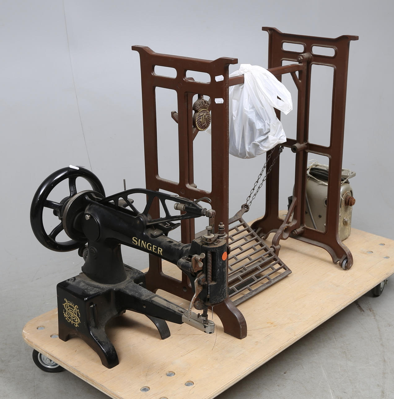 SYMASKIN, skomakarmodell, Singer.