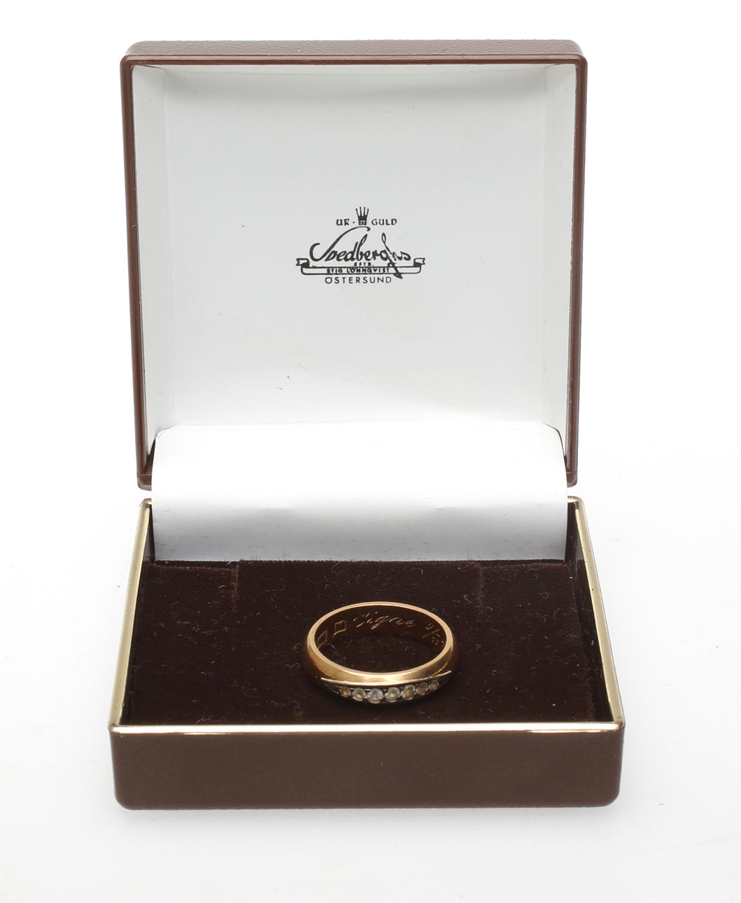 RING, 18 karat, med slipade stenar.