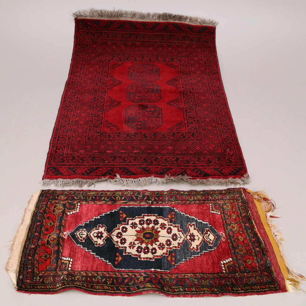 MATTOR, 2 st, orientaliska, Afghan, 134-142x103 cm, bönematta, 100x54 cm.