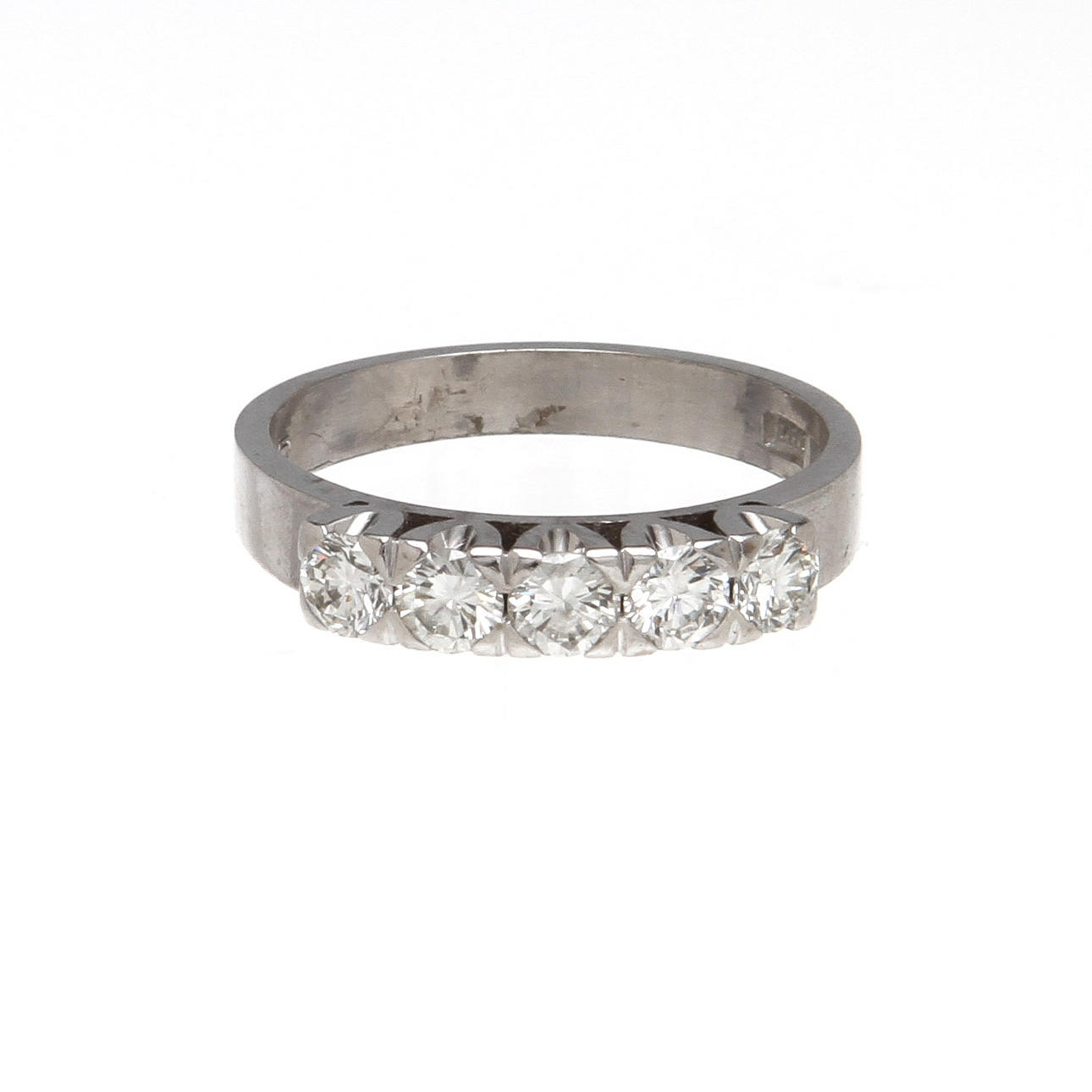 RING, halvallians, 18K vitguld med diamanter, totalt ca 0,75 ct. Vikt 4,4 g.