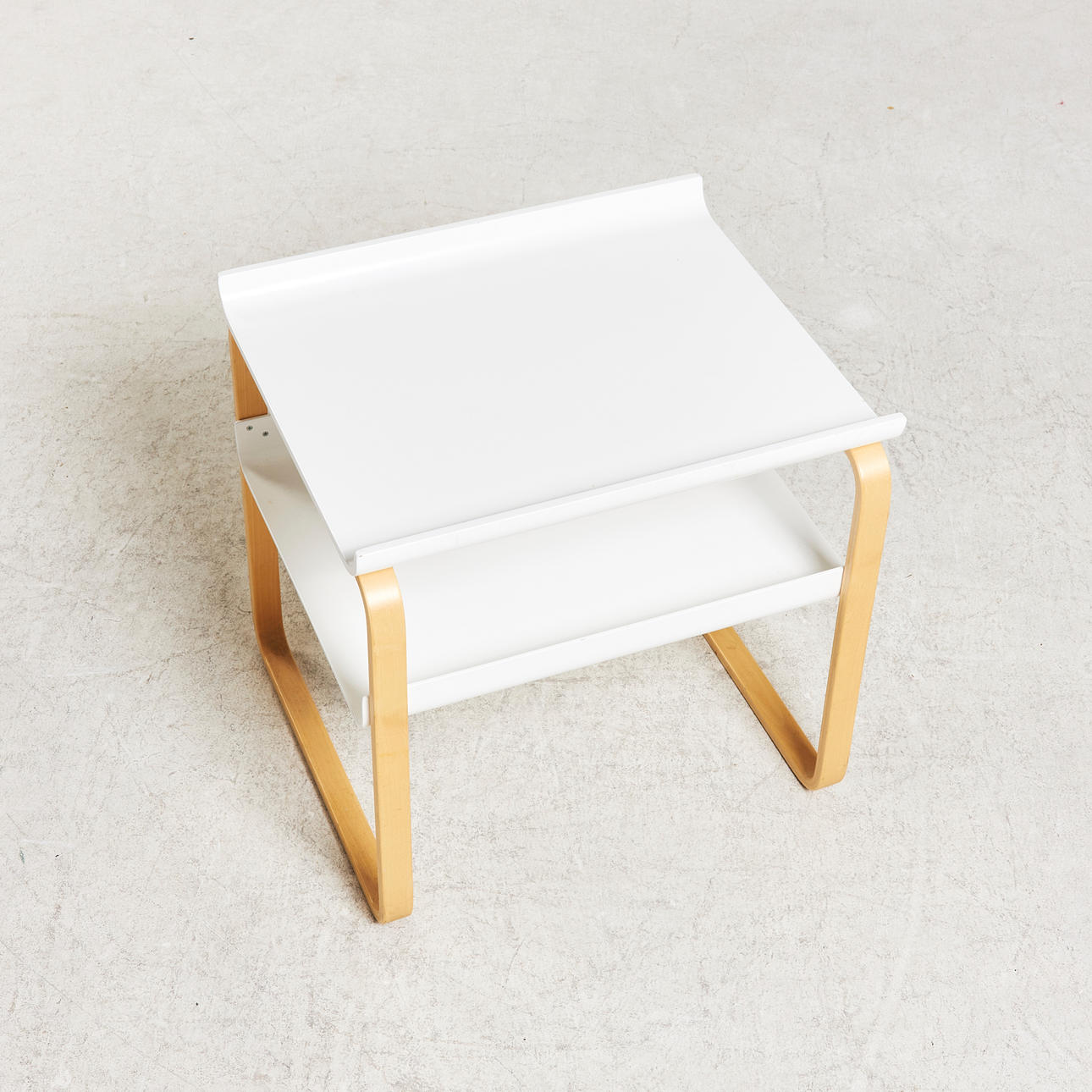 新品 度重なっ 未使用】Artek SIDE TABLE 915 ホワイトラッカー 
