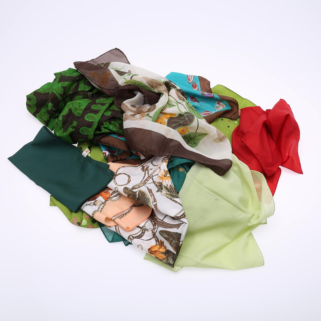 SCARVES, 9 st, bl.a Alfred Keller.