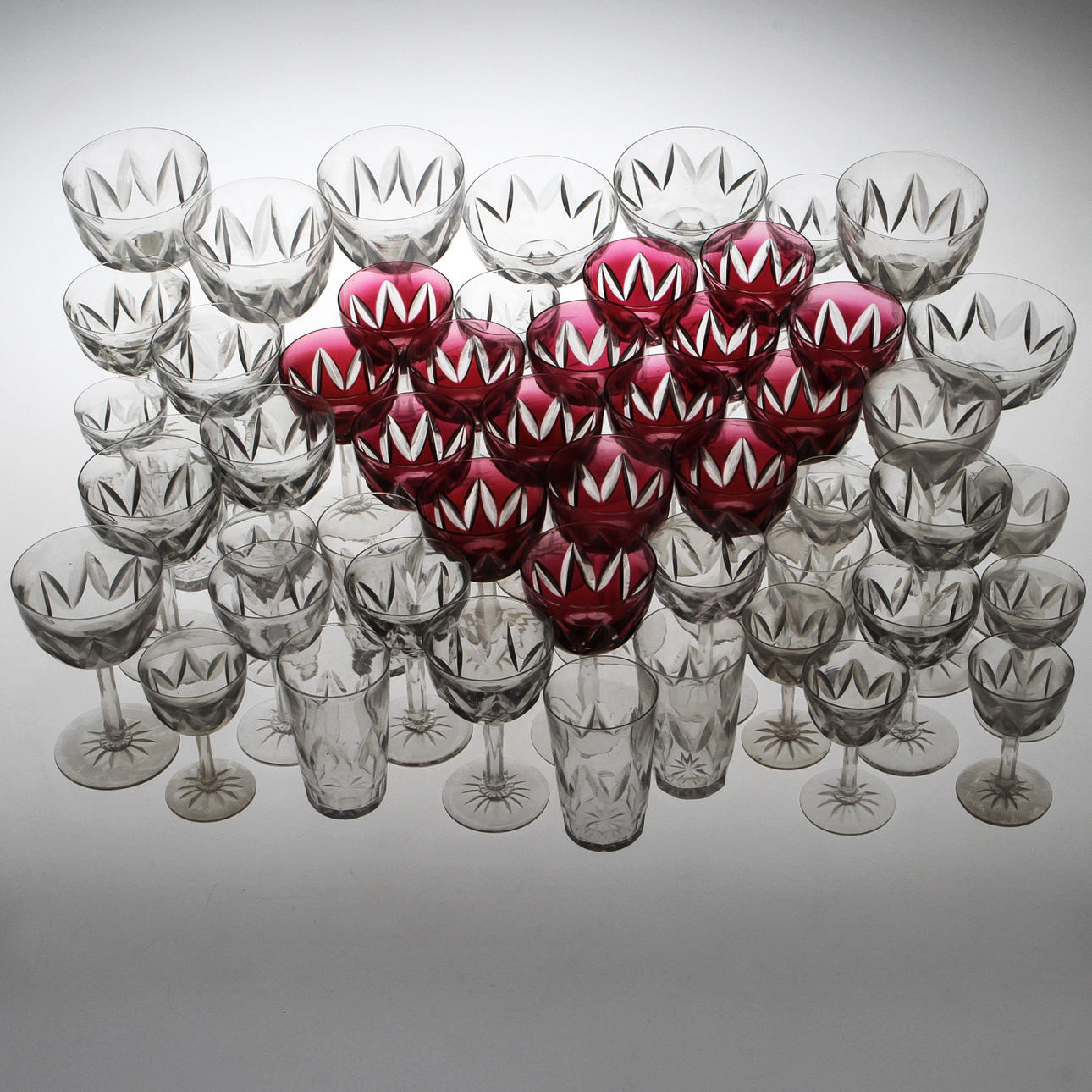 GLASSERVIS, 117 delar, slipad dekor.