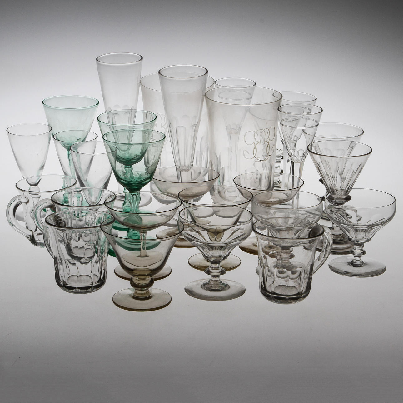 DIVERSE GLAS, 53 delar, ur olika serviser.