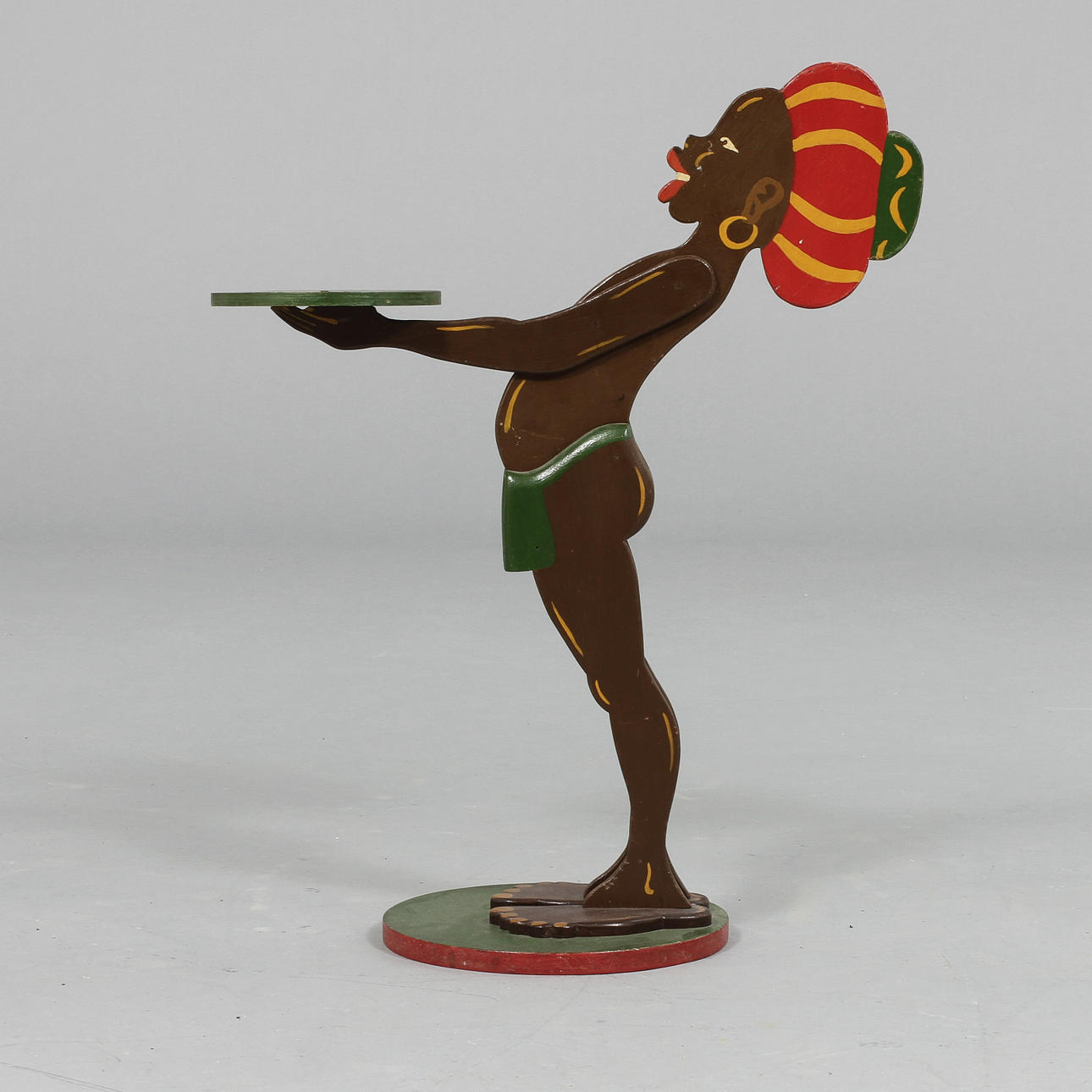 BETJÄNT, bemålat trä, 1900-tal.