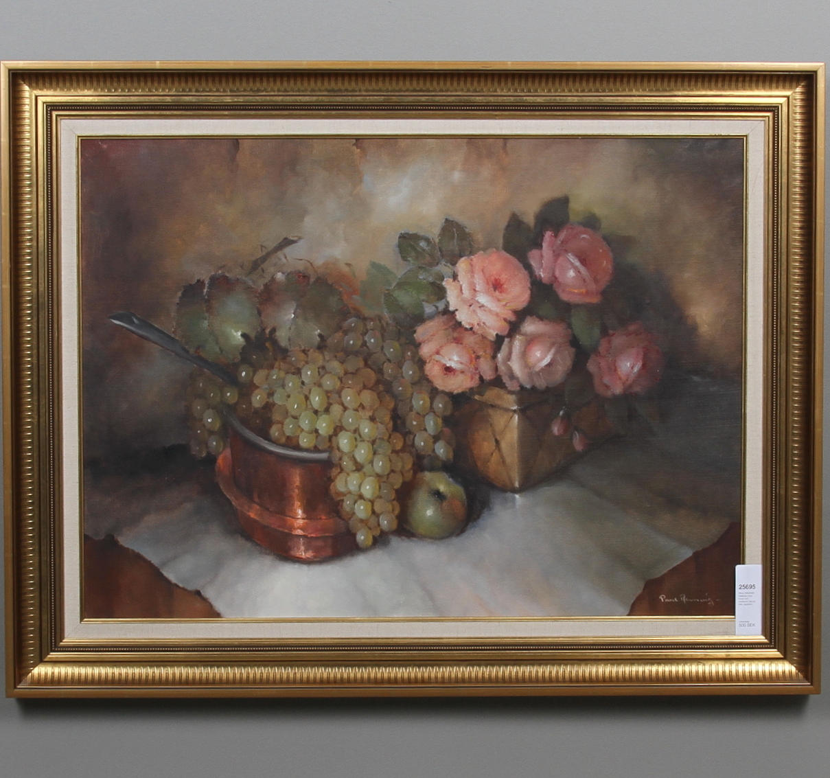 PAUL RAVNVIG. Stilleben med rosor och vindruvor, olja på duk, signerad.