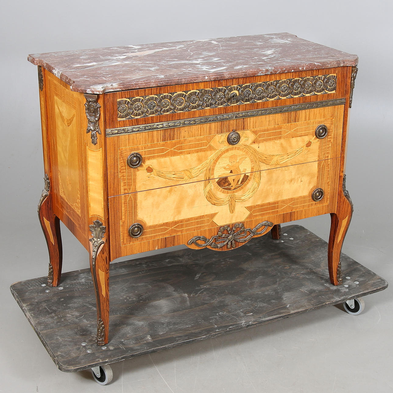 BYRÅ, Gustaviansk stil, Gustaf Lundgren, Malmö. 1900-talets mitt.