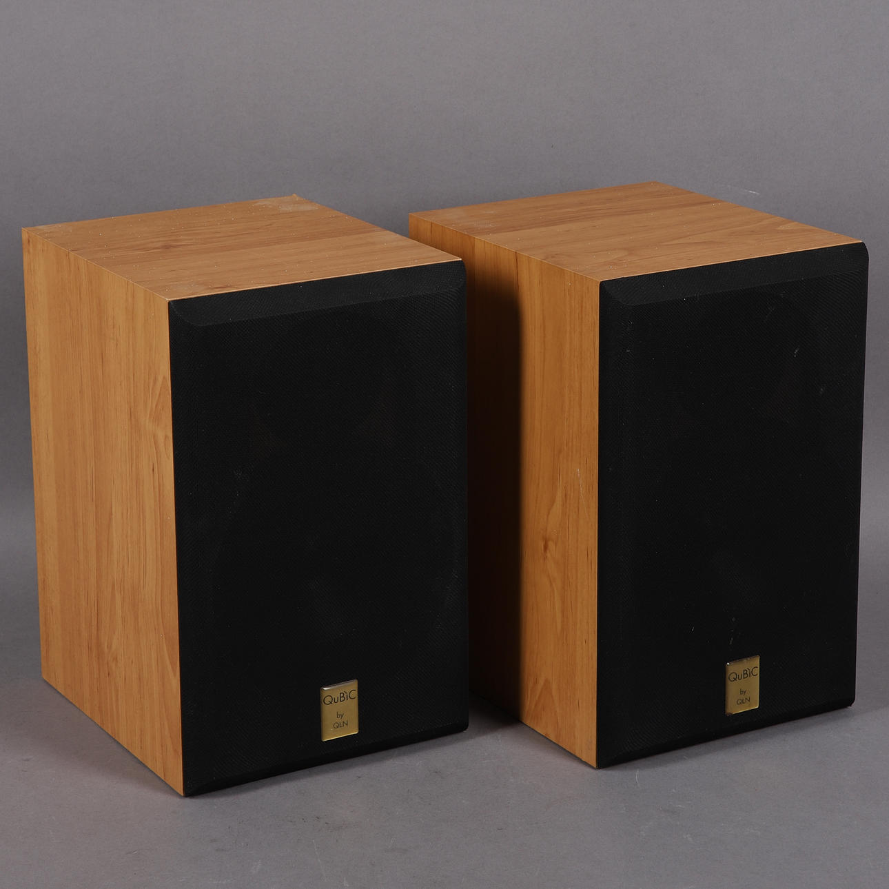 SPEAKERS, one pair, QLN, QuBiC 111. Miscellaneous - Modern