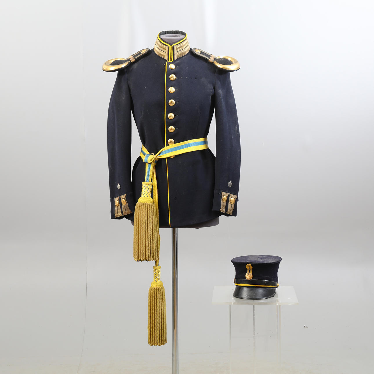 TEILE VON UNIFORMEN ua / 1886.