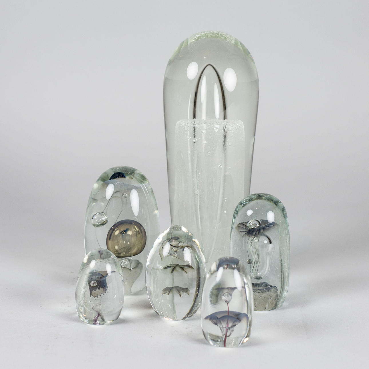 PAVEL MOLNAR. En samling glasföremål.