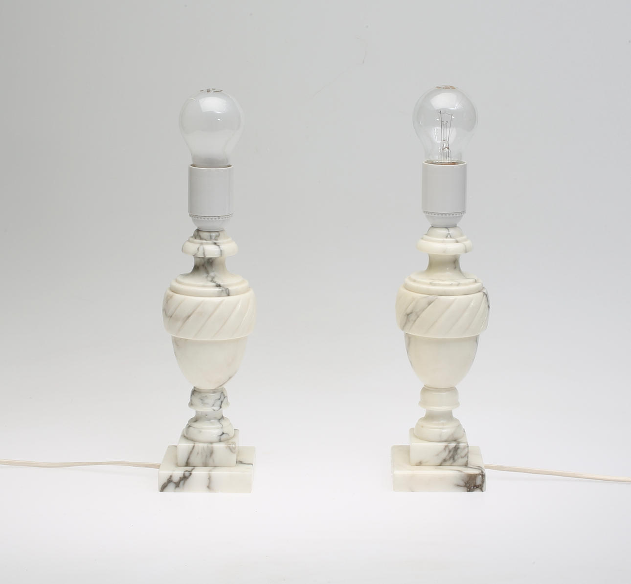 BORDSLAMPOR, 1 par, marmor, Italien, 1900-tal.