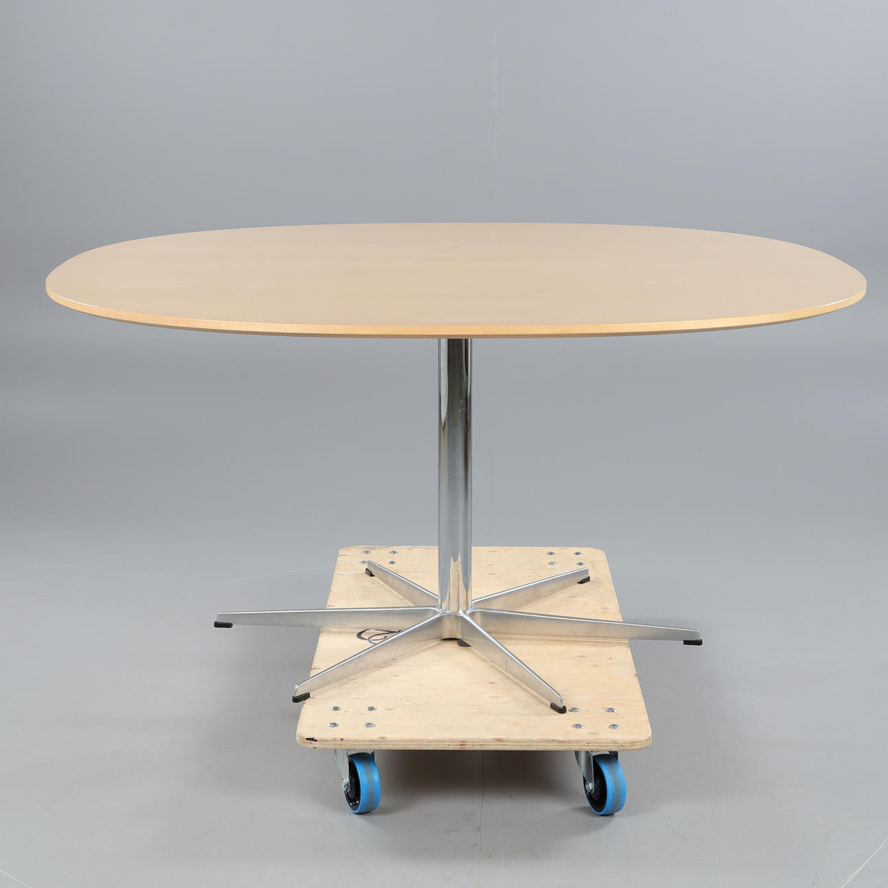 TABLE 'SUPER CIRCULAR', Fritz Hansen.