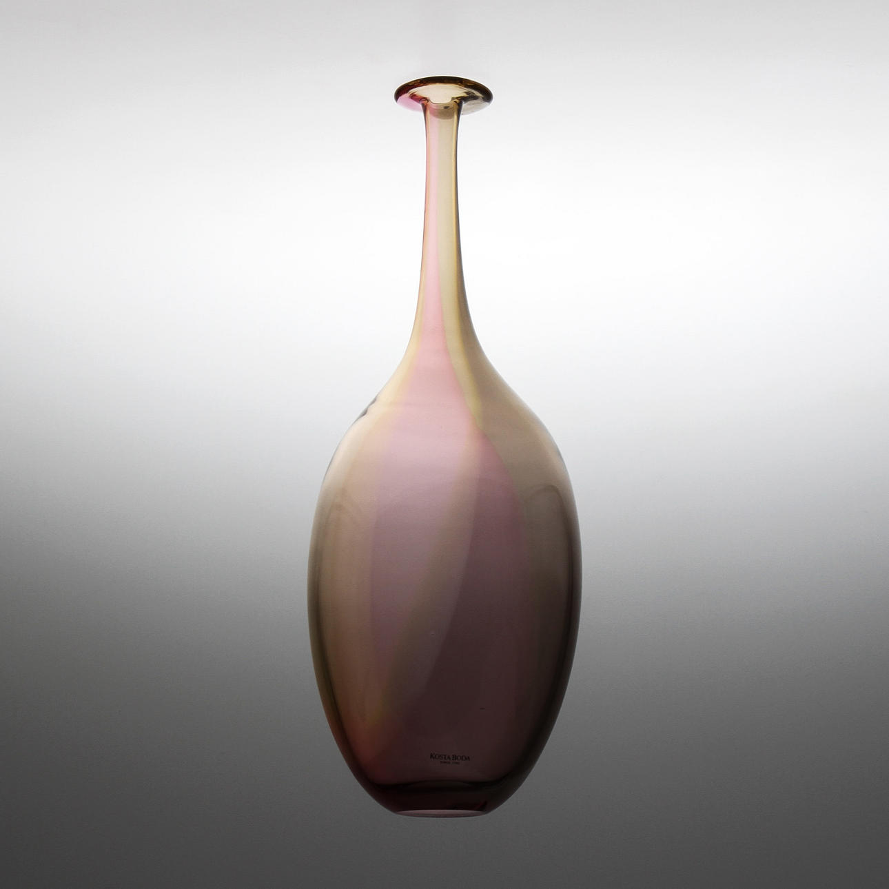 VAS, gulgrön och rosatonad glasmassa, Kjell Engman, Kosta Boda, signerat.