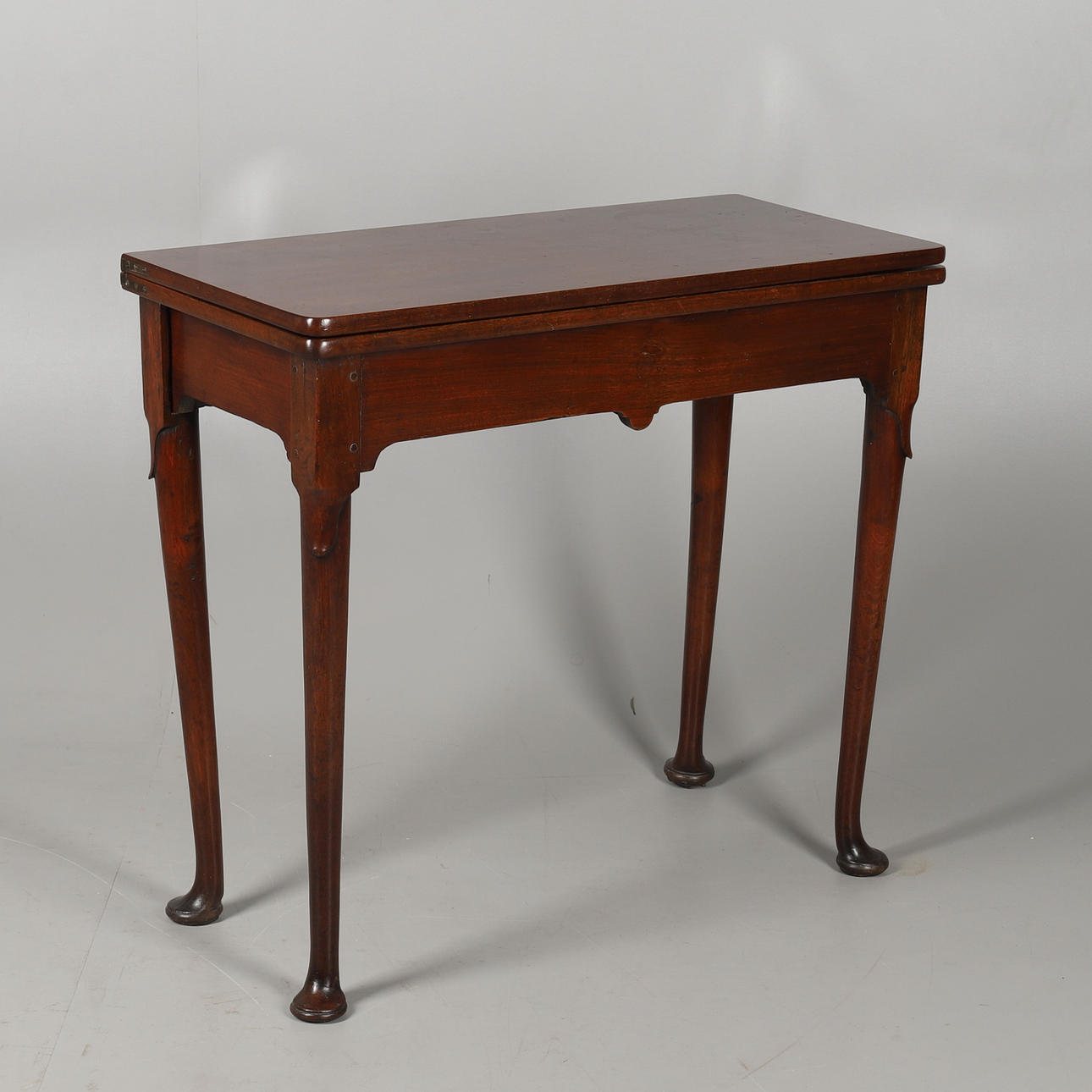 ET GEORGE II MAHOGNY TEBORD.