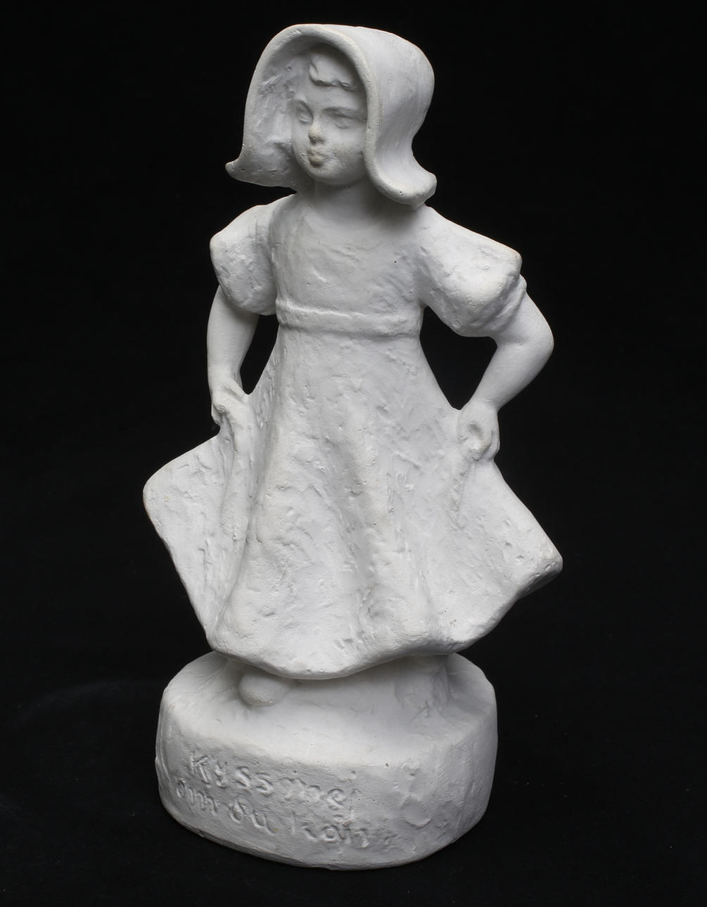 CARIN NILSSON. Skulptur, "Kyss mig om du kan", gips, signerad och daterad 1934.