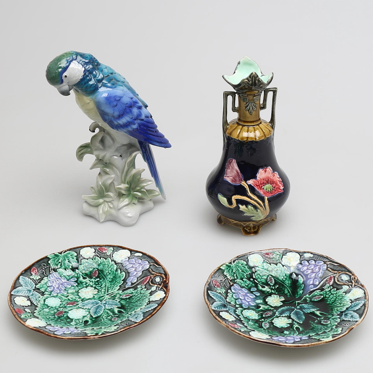 PARTI PORSLIN, 4 delar, bl a fat i majolika, Rörstrand.