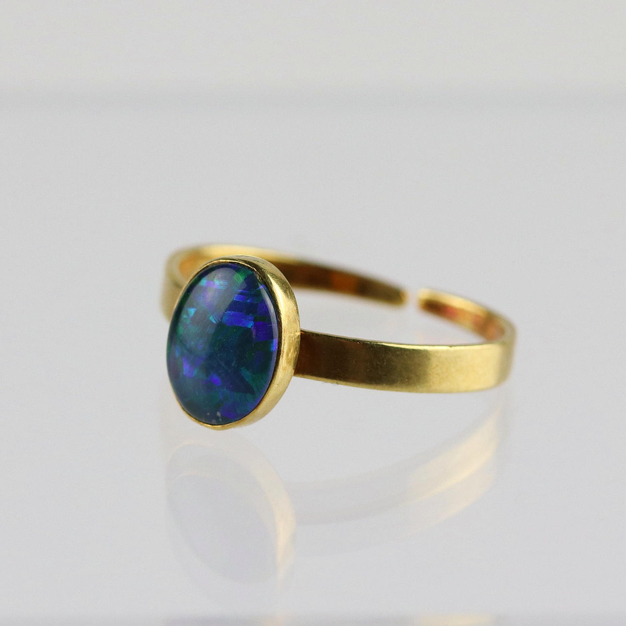 RING, guld 18k blågrön sten, ställbar storlek.